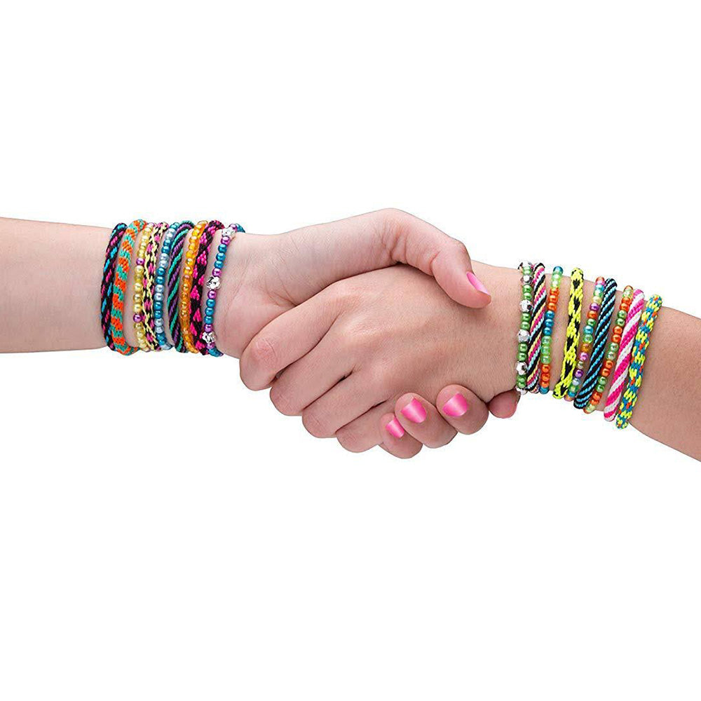 Toy bracelet making kit